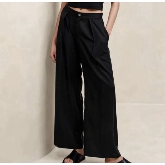 Banana Republic Tencel Wide Leg Relaxed Utility Pants Size Medium Black NWT - Picture 1 of 10